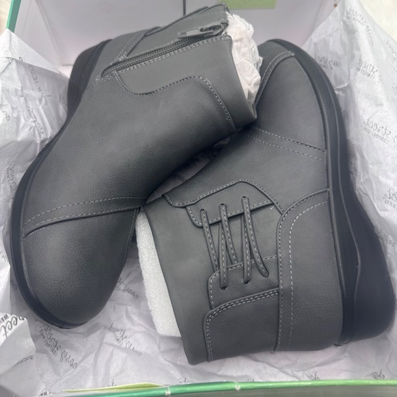 Easy Street Guild Comfort Ankle Boots - Picture 7 of 7